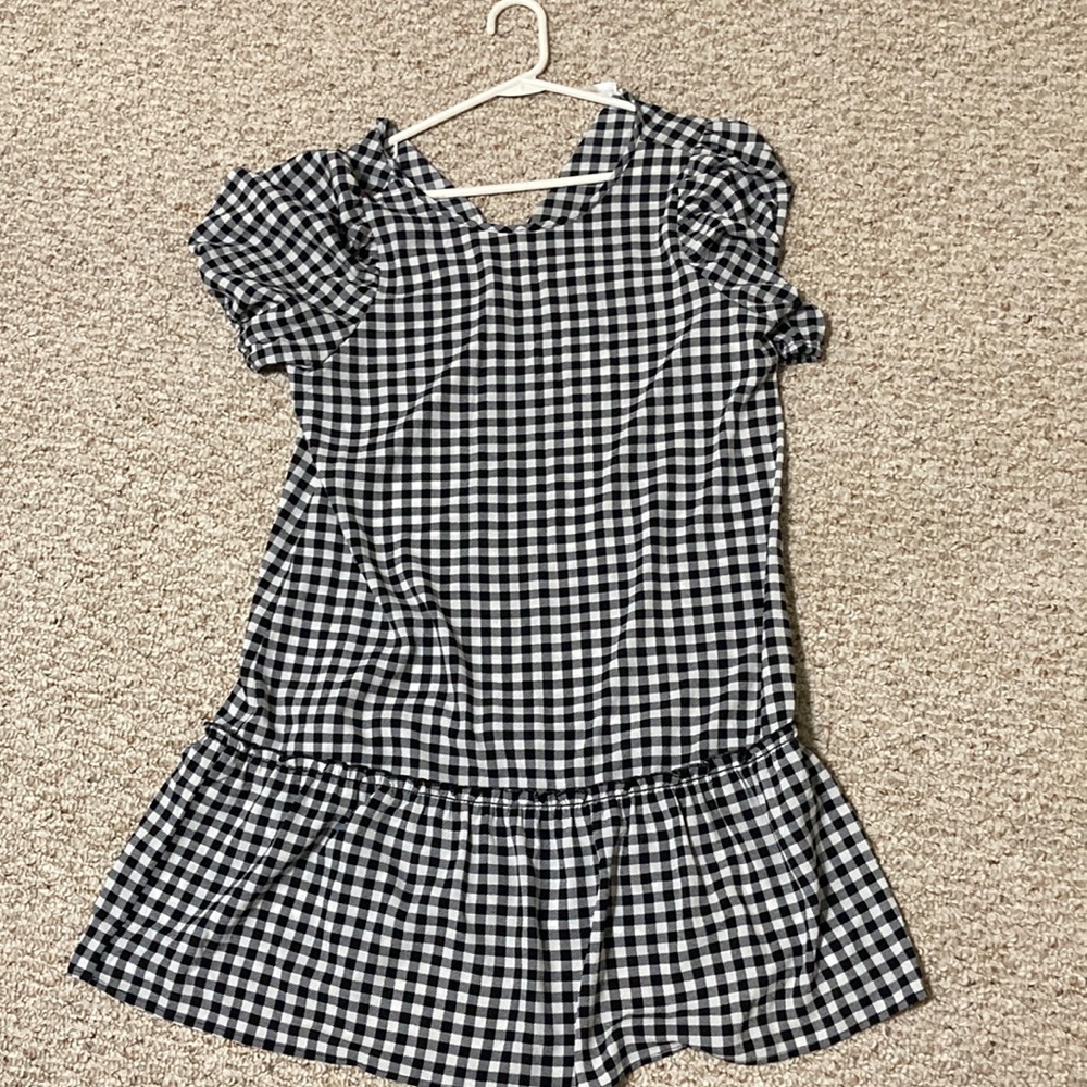 Pretty black and white dress!